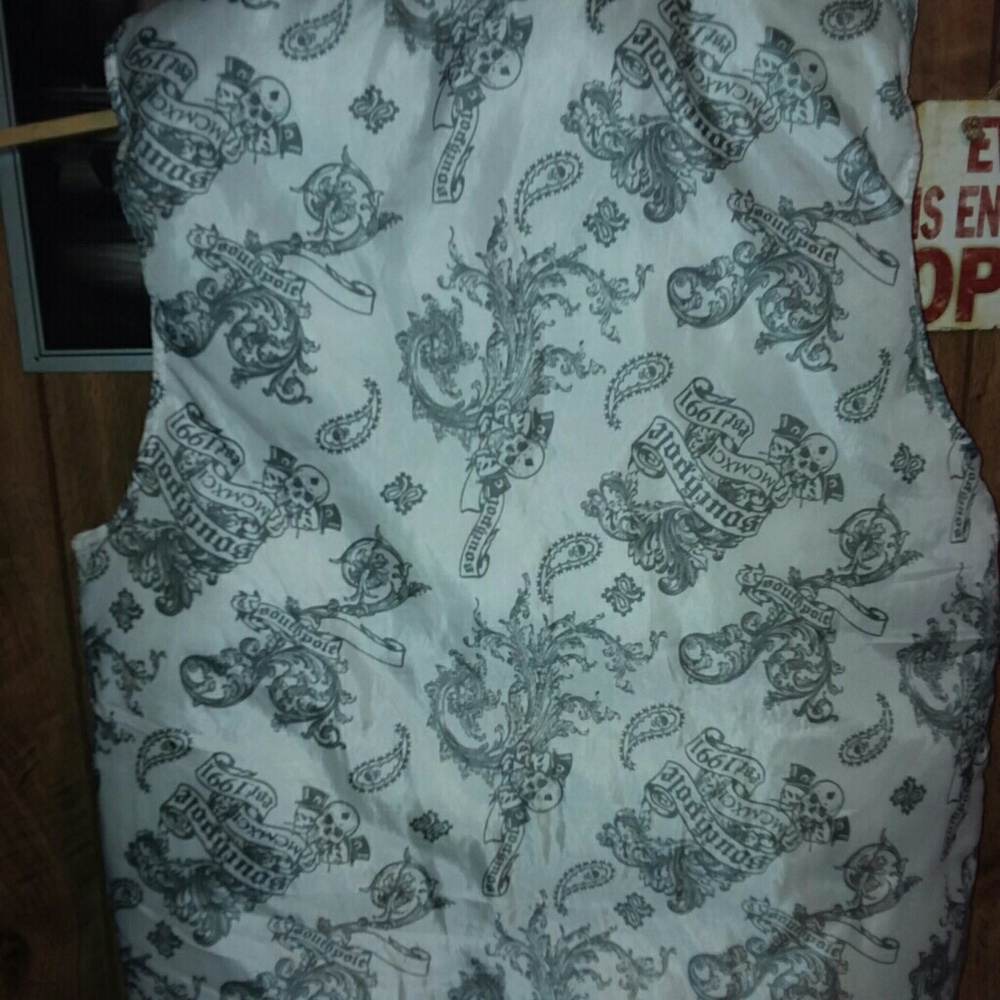 Vest - Picture 2 of 5